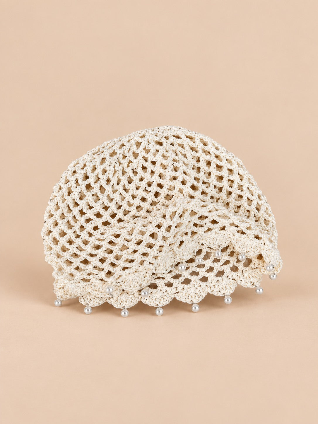 Béret ajouré au crochet avec perles, coloris beige, vue de face